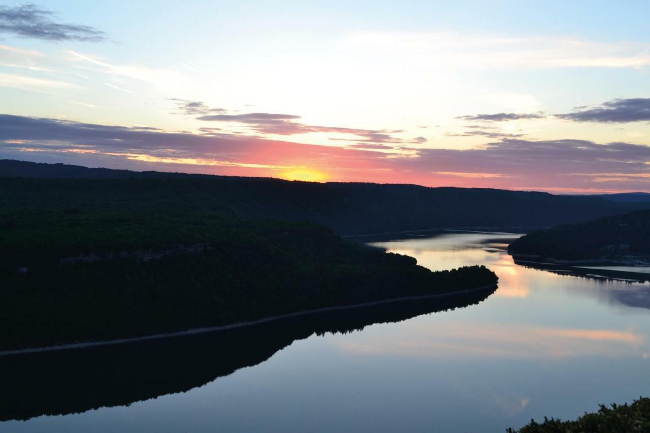 Vvf Jura Lac De Vouglans Maisod Exterior foto